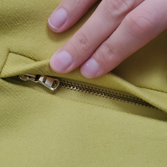 J.Crew sz 6, wool not quite lime green mid length skirt with pockets - Picture 3 of 6